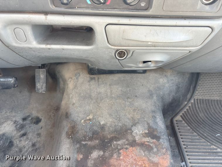 image for item EA4553 2004 Ford F350 Super Duty Ext. Cab utility bed pickup truck