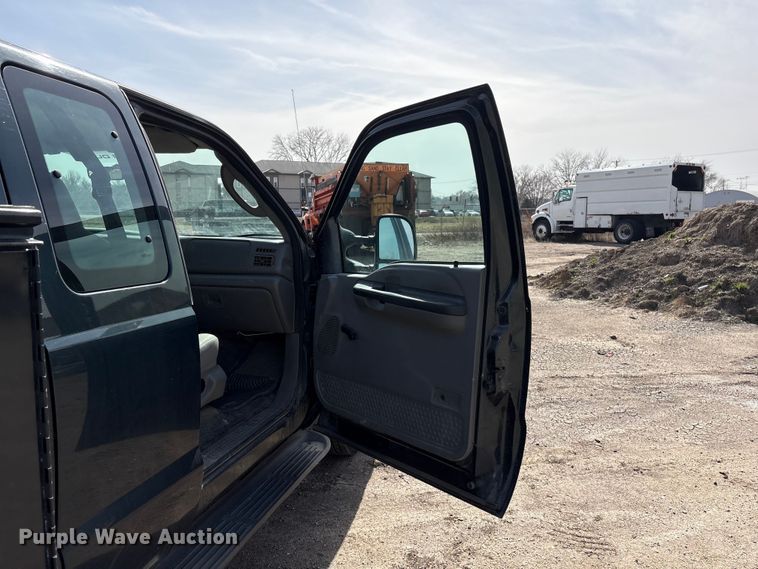 image for item EA4553 2004 Ford F350 Super Duty Ext. Cab utility bed pickup truck