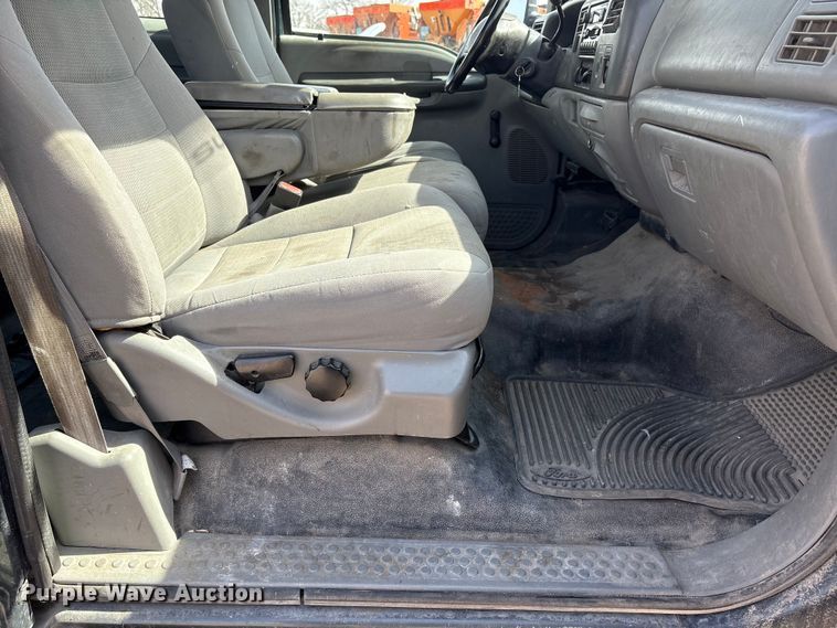 image for item EA4553 2004 Ford F350 Super Duty Ext. Cab utility bed pickup truck