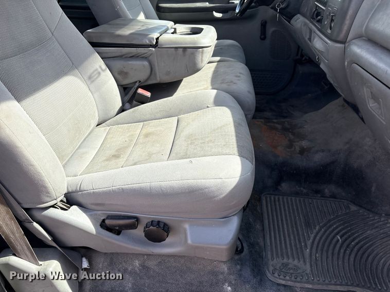 image for item EA4553 2004 Ford F350 Super Duty Ext. Cab utility bed pickup truck