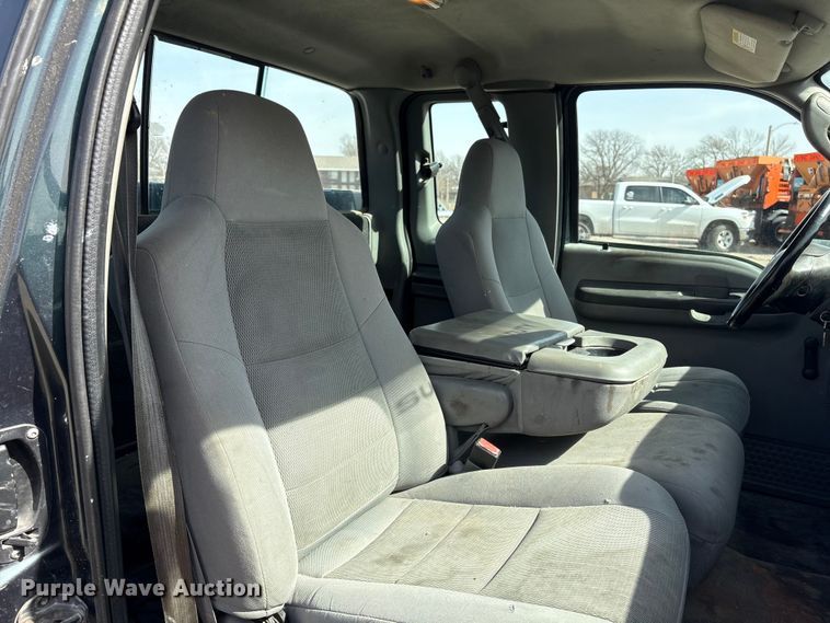 image for item EA4553 2004 Ford F350 Super Duty Ext. Cab utility bed pickup truck