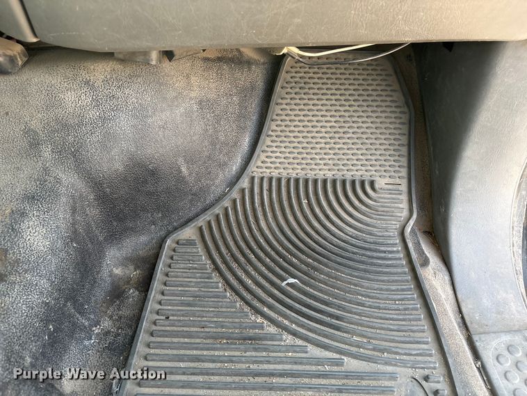 image for item EA4553 2004 Ford F350 Super Duty Ext. Cab utility bed pickup truck