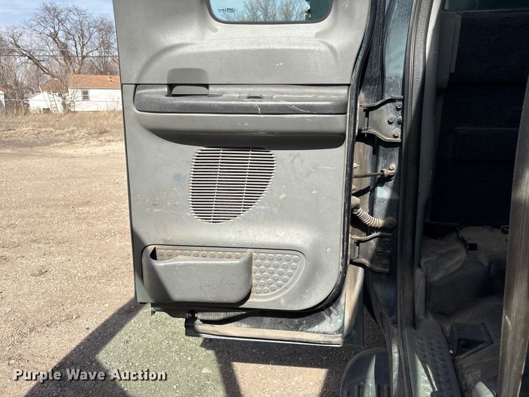 image for item EA4553 2004 Ford F350 Super Duty Ext. Cab utility bed pickup truck