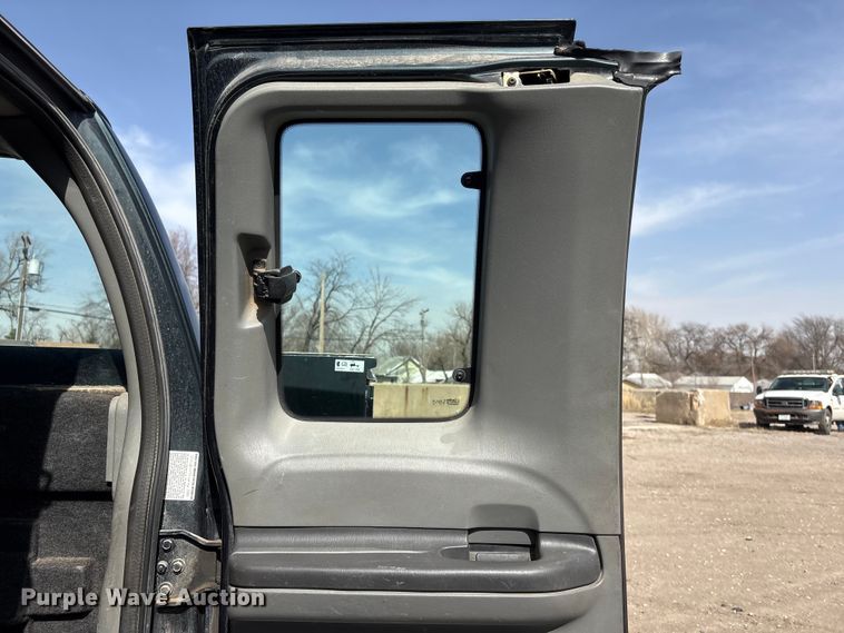 image for item EA4553 2004 Ford F350 Super Duty Ext. Cab utility bed pickup truck