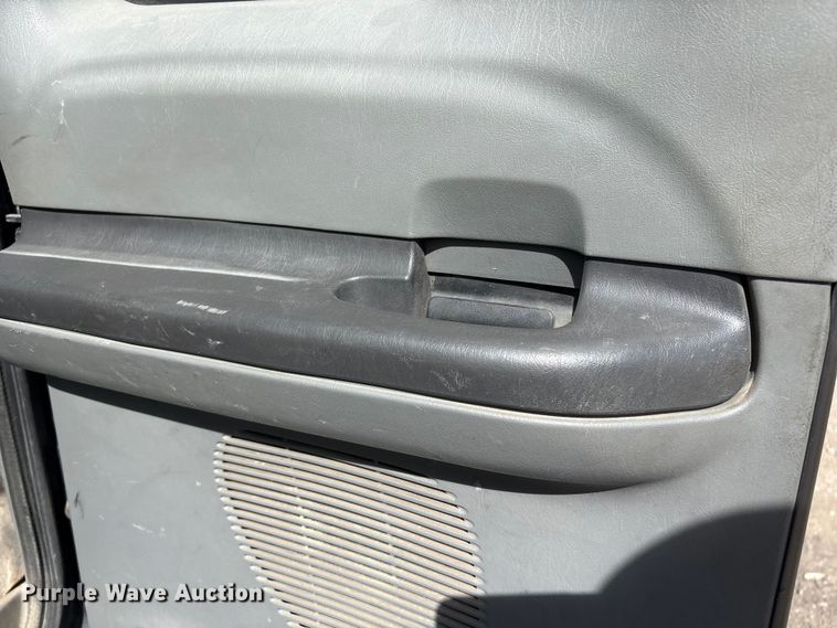 image for item EA4553 2004 Ford F350 Super Duty Ext. Cab utility bed pickup truck