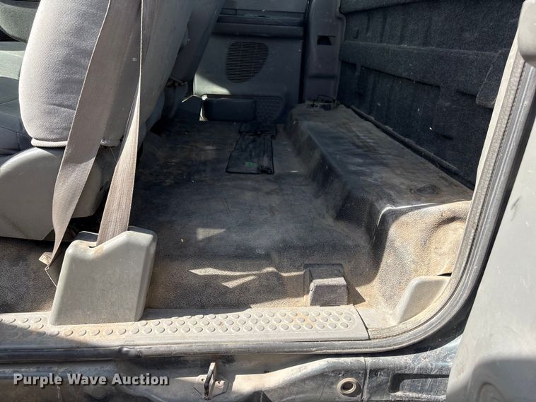 image for item EA4553 2004 Ford F350 Super Duty Ext. Cab utility bed pickup truck