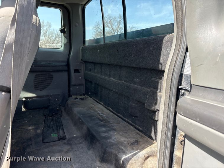 image for item EA4553 2004 Ford F350 Super Duty Ext. Cab utility bed pickup truck