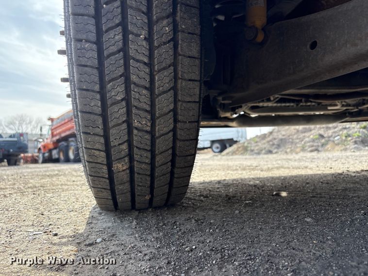 image for item EA4553 2004 Ford F350 Super Duty Ext. Cab utility bed pickup truck