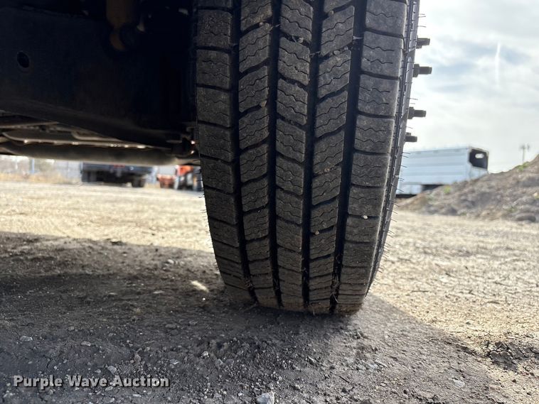 image for item EA4553 2004 Ford F350 Super Duty Ext. Cab utility bed pickup truck