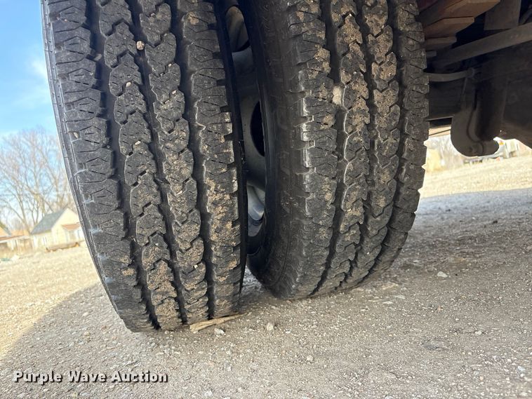 image for item EA4553 2004 Ford F350 Super Duty Ext. Cab utility bed pickup truck