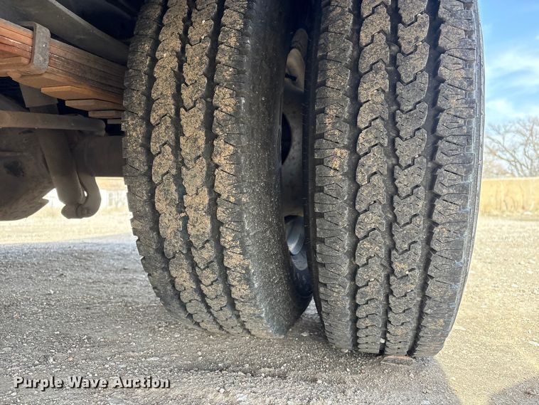 image for item EA4553 2004 Ford F350 Super Duty Ext. Cab utility bed pickup truck