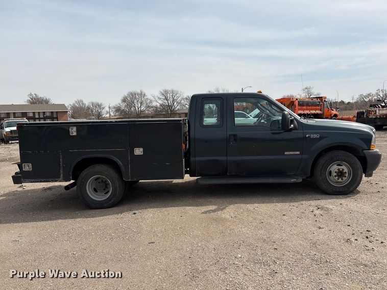 image for item EA4554 2004 Ford F350 Super Duty Ext. Cab utility bed pickup truck
