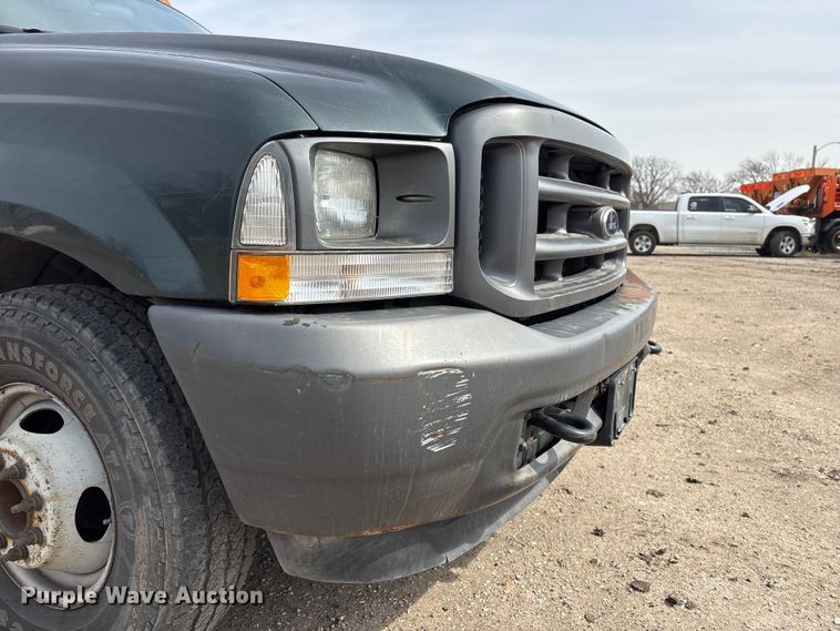 image for item EA4554 2004 Ford F350 Super Duty Ext. Cab utility bed pickup truck