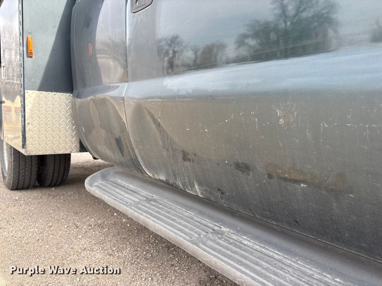 image for item EA4554 2004 Ford F350 Super Duty Ext. Cab utility bed pickup truck