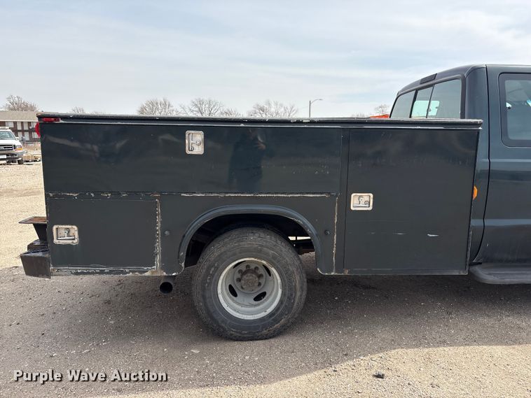 image for item EA4554 2004 Ford F350 Super Duty Ext. Cab utility bed pickup truck