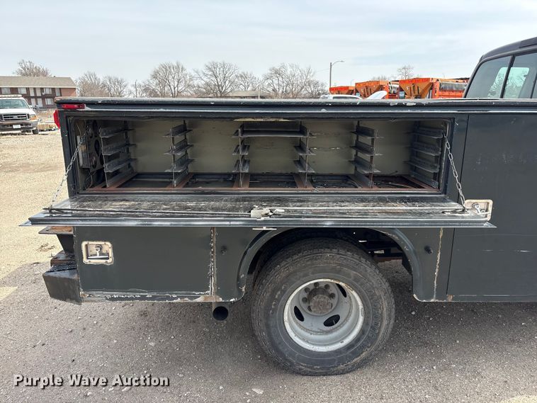 image for item EA4554 2004 Ford F350 Super Duty Ext. Cab utility bed pickup truck