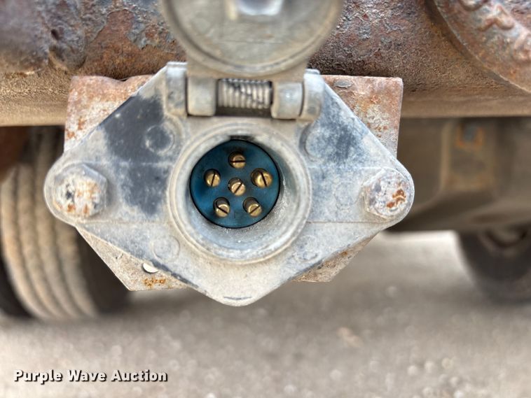 image for item EA4554 2004 Ford F350 Super Duty Ext. Cab utility bed pickup truck