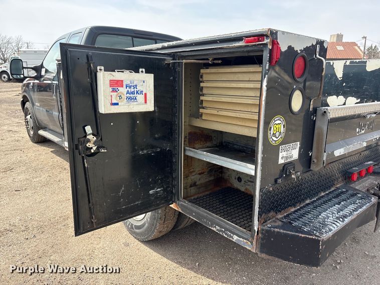 image for item EA4554 2004 Ford F350 Super Duty Ext. Cab utility bed pickup truck