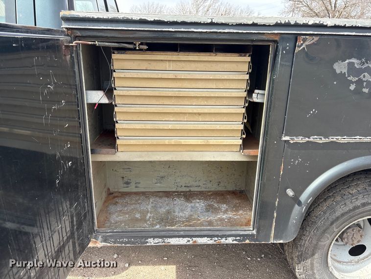 image for item EA4554 2004 Ford F350 Super Duty Ext. Cab utility bed pickup truck