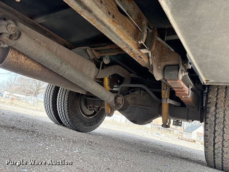 image for item EA4554 2004 Ford F350 Super Duty Ext. Cab utility bed pickup truck