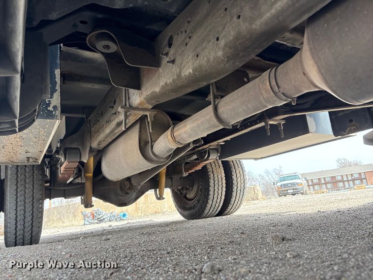 image for item EA4554 2004 Ford F350 Super Duty Ext. Cab utility bed pickup truck