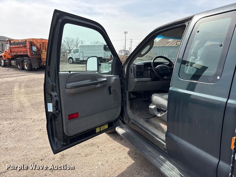 image for item EA4554 2004 Ford F350 Super Duty Ext. Cab utility bed pickup truck