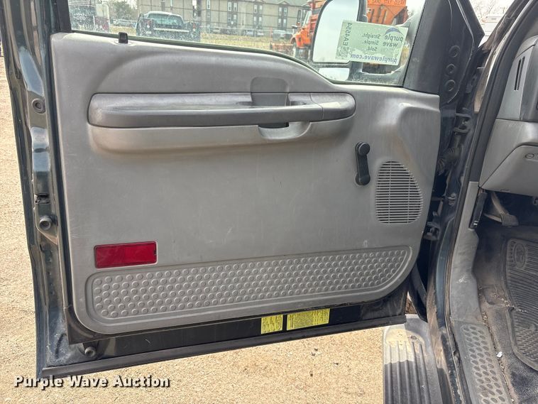 image for item EA4554 2004 Ford F350 Super Duty Ext. Cab utility bed pickup truck