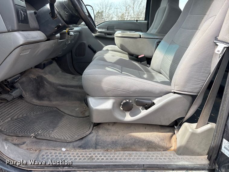 image for item EA4554 2004 Ford F350 Super Duty Ext. Cab utility bed pickup truck