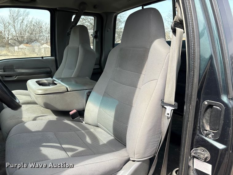 image for item EA4554 2004 Ford F350 Super Duty Ext. Cab utility bed pickup truck