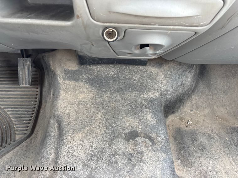 image for item EA4554 2004 Ford F350 Super Duty Ext. Cab utility bed pickup truck