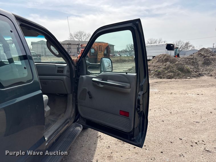 image for item EA4554 2004 Ford F350 Super Duty Ext. Cab utility bed pickup truck