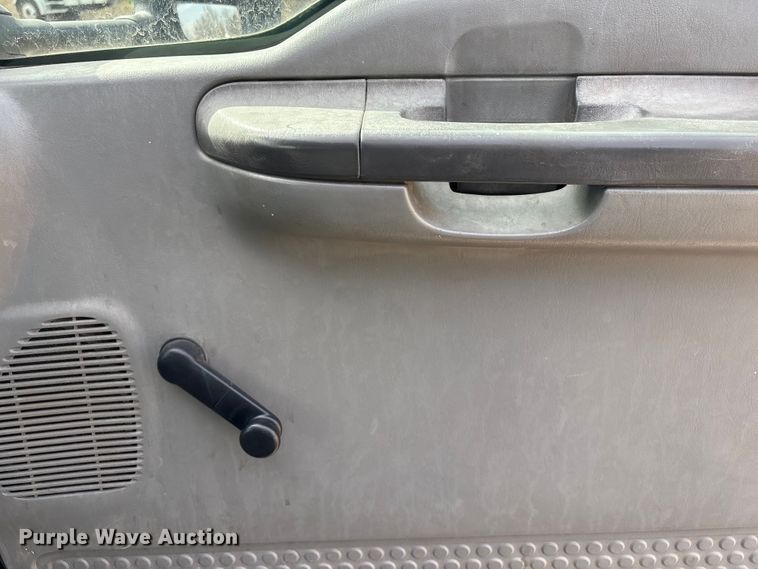 image for item EA4554 2004 Ford F350 Super Duty Ext. Cab utility bed pickup truck