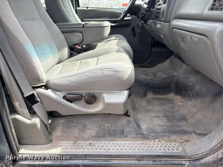 image for item EA4554 2004 Ford F350 Super Duty Ext. Cab utility bed pickup truck