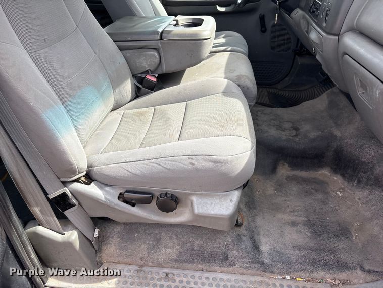 image for item EA4554 2004 Ford F350 Super Duty Ext. Cab utility bed pickup truck