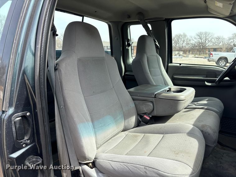 image for item EA4554 2004 Ford F350 Super Duty Ext. Cab utility bed pickup truck