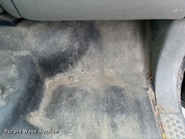 image for item EA4554 2004 Ford F350 Super Duty Ext. Cab utility bed pickup truck