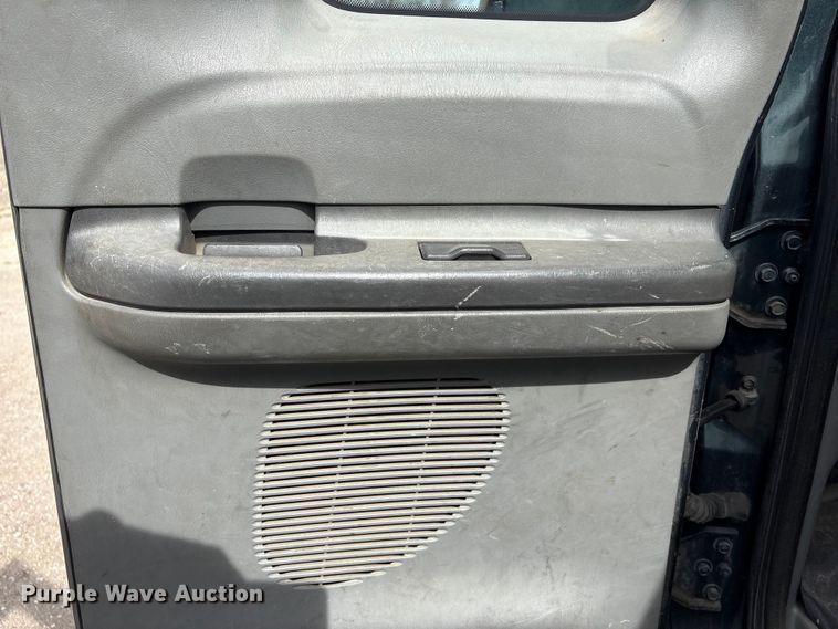 image for item EA4554 2004 Ford F350 Super Duty Ext. Cab utility bed pickup truck