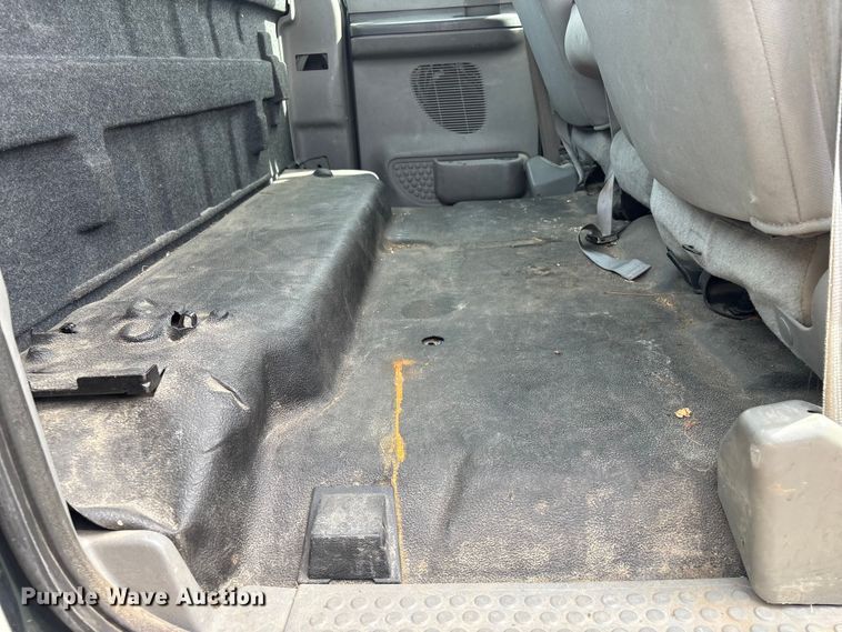 image for item EA4554 2004 Ford F350 Super Duty Ext. Cab utility bed pickup truck