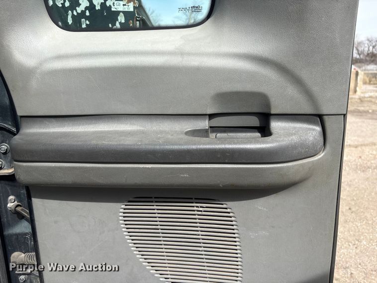 image for item EA4554 2004 Ford F350 Super Duty Ext. Cab utility bed pickup truck