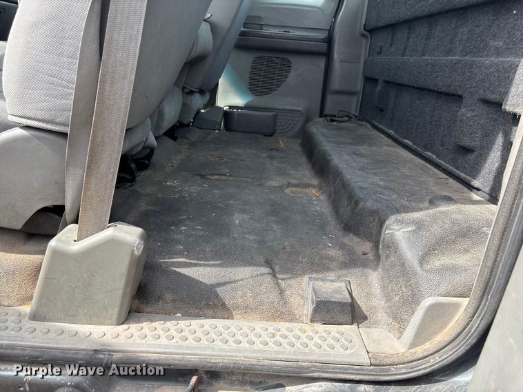 image for item EA4554 2004 Ford F350 Super Duty Ext. Cab utility bed pickup truck