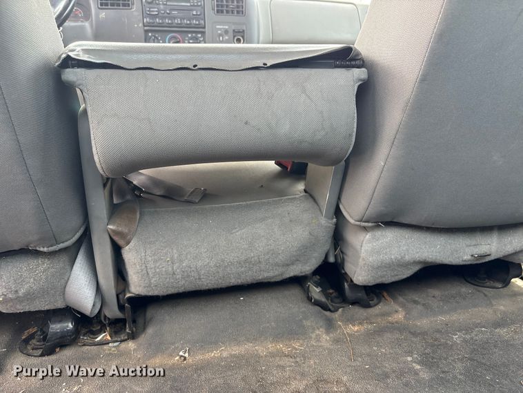 image for item EA4554 2004 Ford F350 Super Duty Ext. Cab utility bed pickup truck