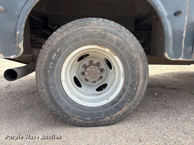 image for item EA4554 2004 Ford F350 Super Duty Ext. Cab utility bed pickup truck