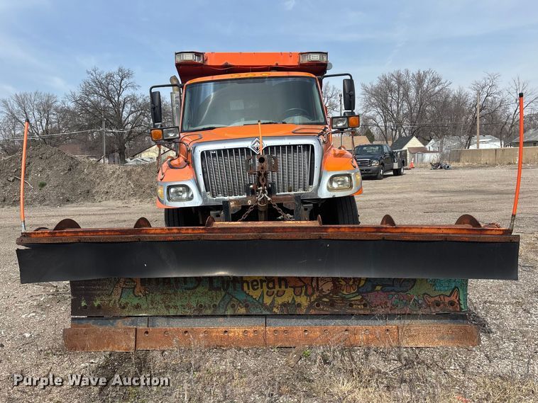 image for item EA4555 2007 International SF625 dump truck