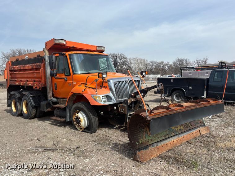 image for item EA4555 2007 International SF625 dump truck