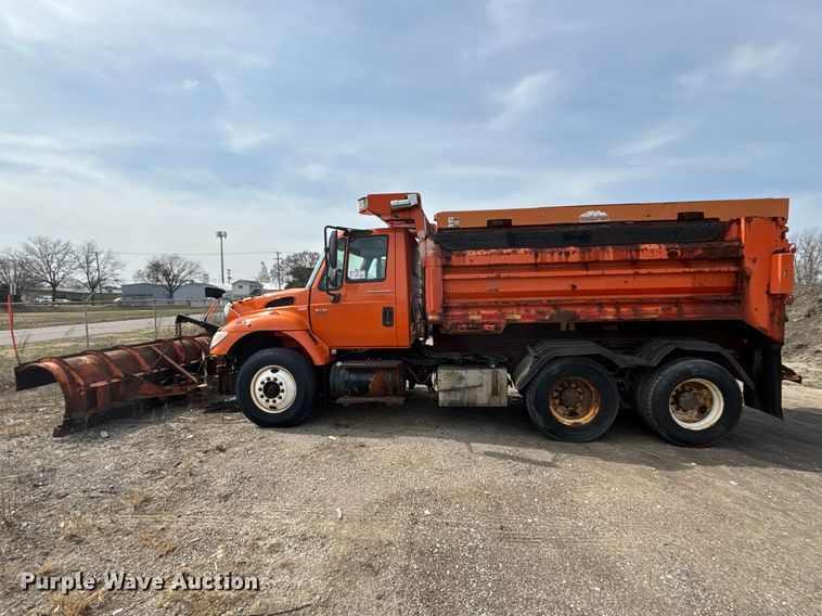 image for item EA4555 2007 International SF625 dump truck