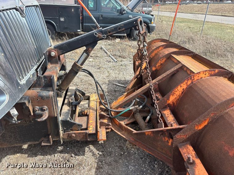 image for item EA4555 2007 International SF625 dump truck