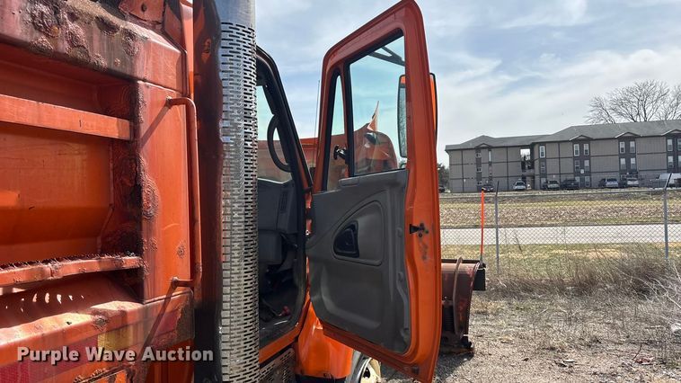 image for item EA4555 2007 International SF625 dump truck