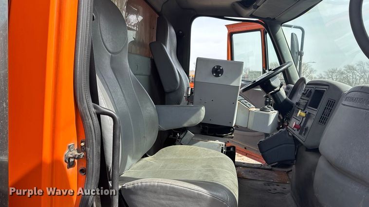 image for item EA4555 2007 International SF625 dump truck