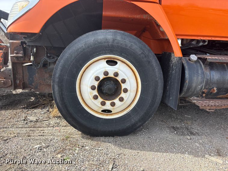 image for item EA4555 2007 International SF625 dump truck