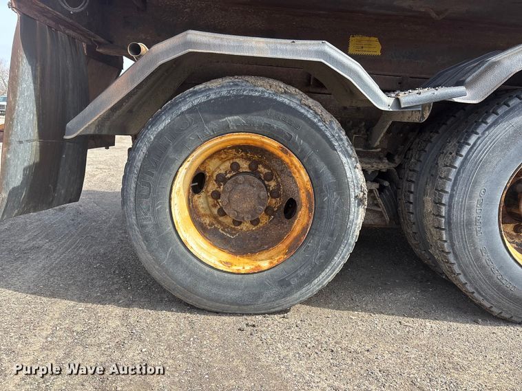 image for item EA4555 2007 International SF625 dump truck